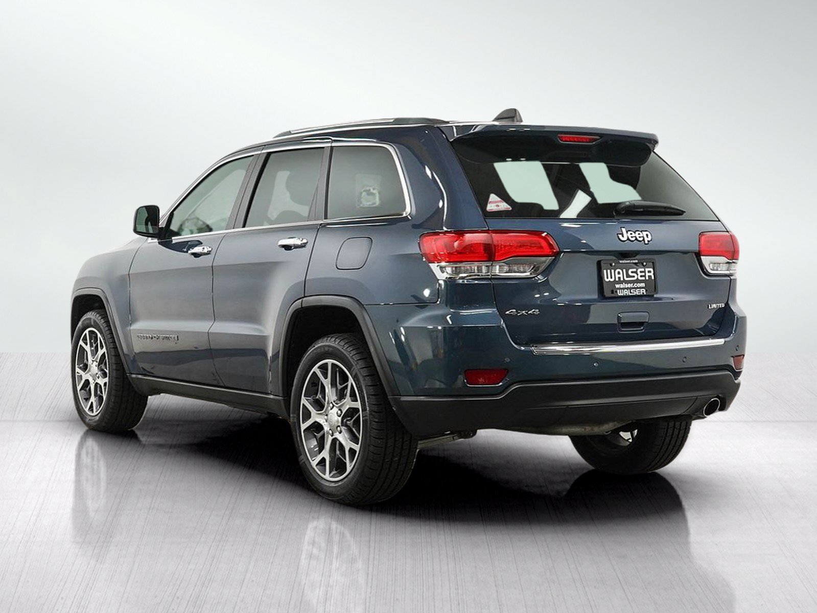 Used 2019 Jeep Grand Cherokee Limited w/ Luxury Group II AWD/4WD image 3