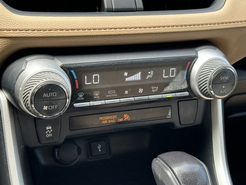 Certified 2021 Toyota RAV4 LE AWD/4WD image 20