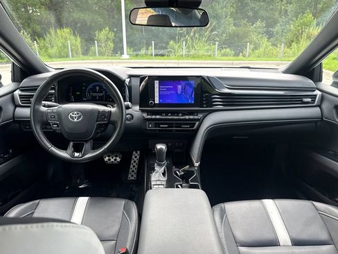 Used 2025 Toyota Camry SE FWD image 16