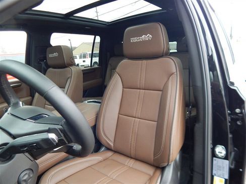 Used 2026 Chevrolet Suburban High Country w/ Sun And Tow Package image 26