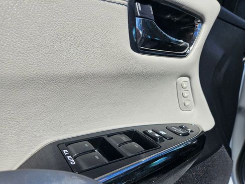 Used 2013 Toyota Avalon Limited image 15