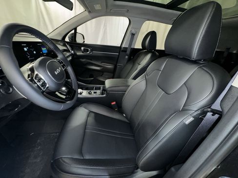 Certified 2025 Kia Sorento EX w/ EX Panoramic Sunroof Package AWD/4WD image 13