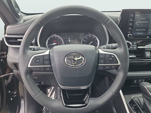 Used 2022 Toyota Highlander XSE AWD/4WD image 30