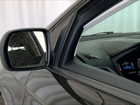 Used 2020 Ford Edge SE image 10