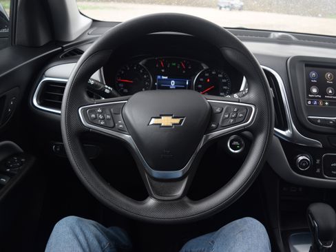 Used 2023 Chevrolet Equinox LS w/ LS Convenience Package image 4