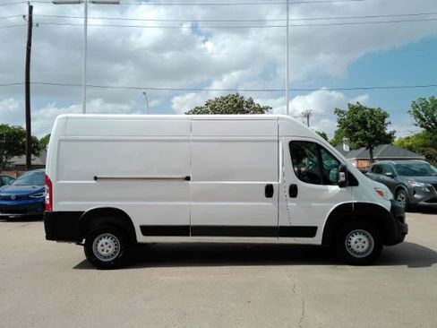 Used 2025 RAM ProMaster 2500 w/ Convenience Group FWD image 4