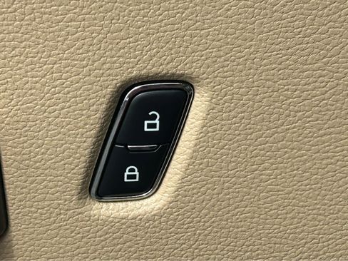 Used 2017 Ford F150 XLT AWD/4WD image 16