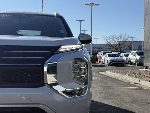 Used 2025 Mitsubishi Outlander SEL image 33