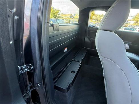 Used 2017 Toyota Tacoma SR image 10