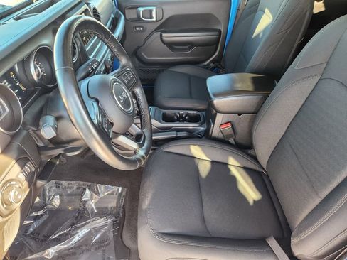 Used 2021 Jeep Gladiator Willys image 11