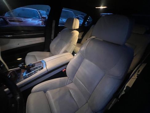 Used 2014 BMW 750Li xDrive image 13
