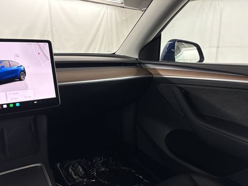 Used 2024 Tesla Model Y Long Range AWD/4WD image 31