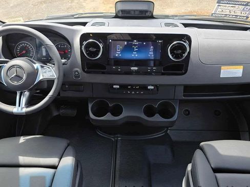 Used 2025 Mercedes-Benz Sprinter 2500 image 17