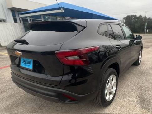 Certified 2025 Chevrolet Trax LS w/ LS Convenience Package image 8