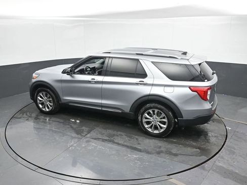 Used 2022 Ford Explorer Limited w/ Equipment Group 301A AWD/4WD image 39