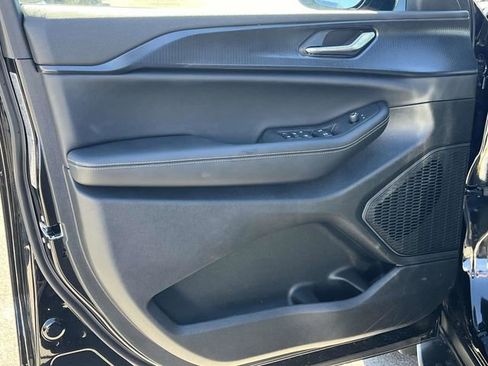 New 2025 Jeep Grand Cherokee L Altitude image 12