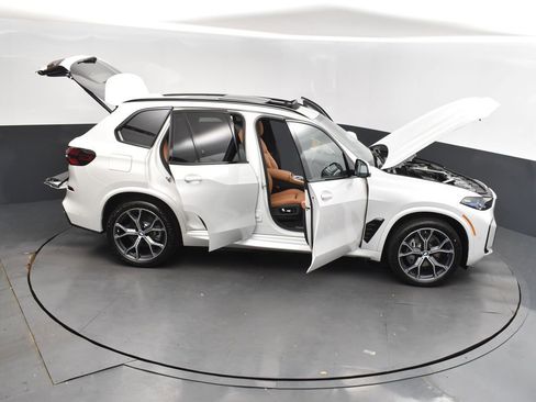 Certified 2026 BMW X5 xDrive40i w/ M Sport Package AWD/4WD image 50