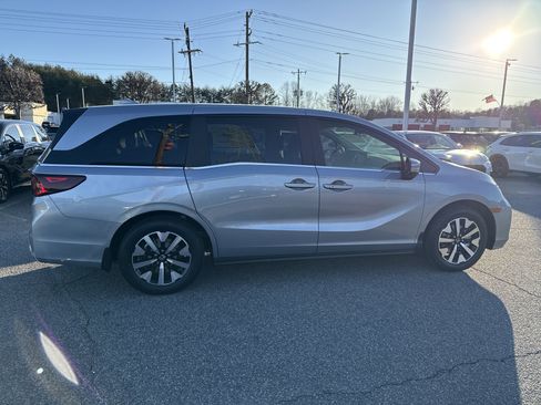 New 2026 Honda Odyssey EX-L image 10