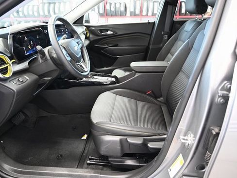 Used 2024 Chevrolet Trax LT w/ Driver Confidence Package image 10