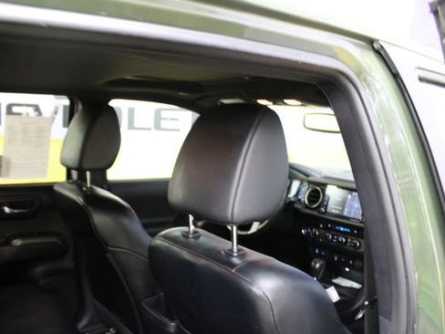 Used 2021 Toyota Tacoma TRD Off-Road AWD/4WD image 10
