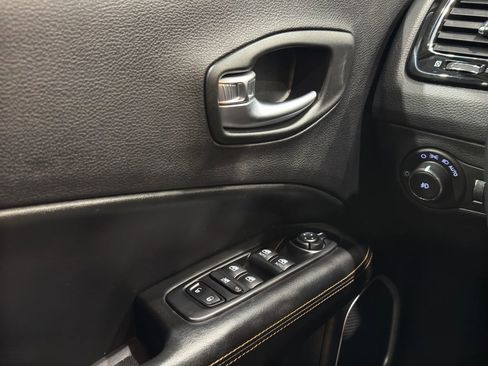 Used 2018 Jeep Compass Limited image 14