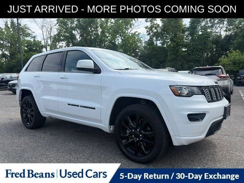 Used 2022 Jeep Grand Cherokee Laredo X AWD/4WD image 1