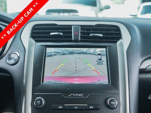 Used 2020 Ford Fusion SE image 9