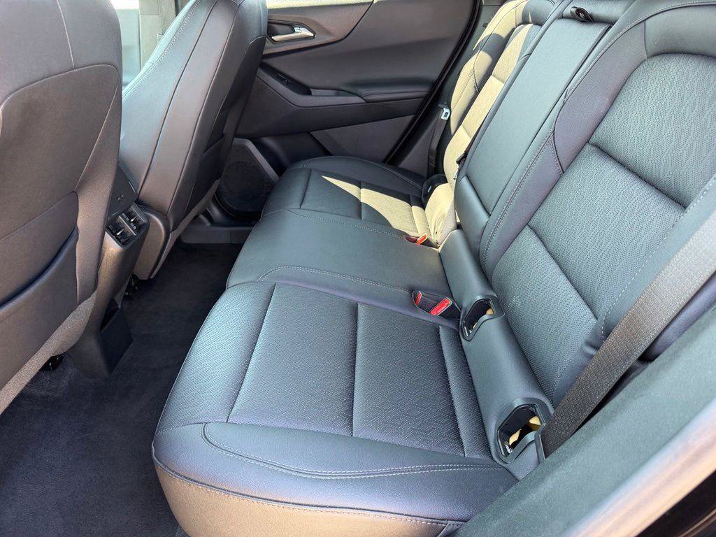Used 2025 Chevrolet Equinox LT w/ Convenience Package II FWD image 11