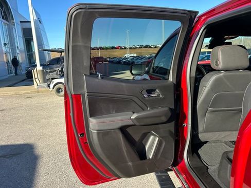 Used 2024 Chevrolet Colorado Z71 w/ Z71 Convenience Package 2 image 41