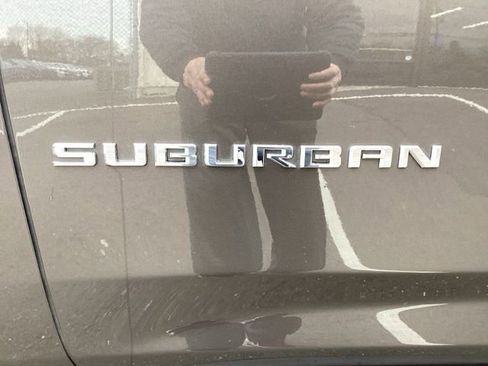 Used 2021 Chevrolet Suburban LT w/ Luxury Package image 48