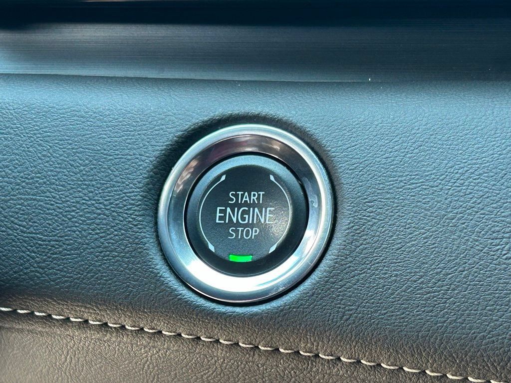 Used 2024 Cadillac Escalade ESV Premium Luxury w/ Performance Package AWD/4WD image 29