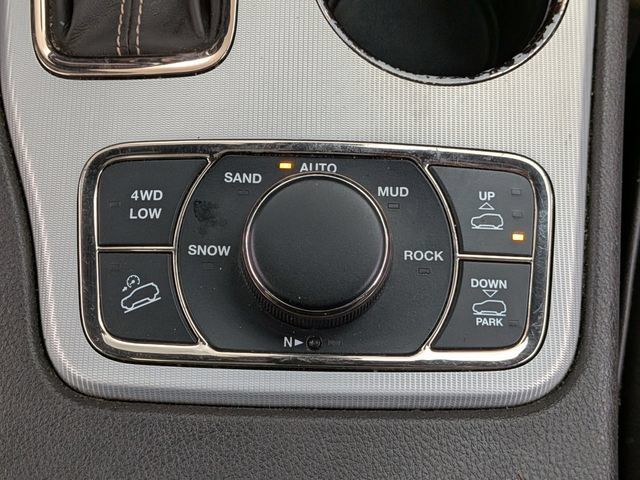 Used 2019 Jeep Grand Cherokee Summit AWD/4WD image 32