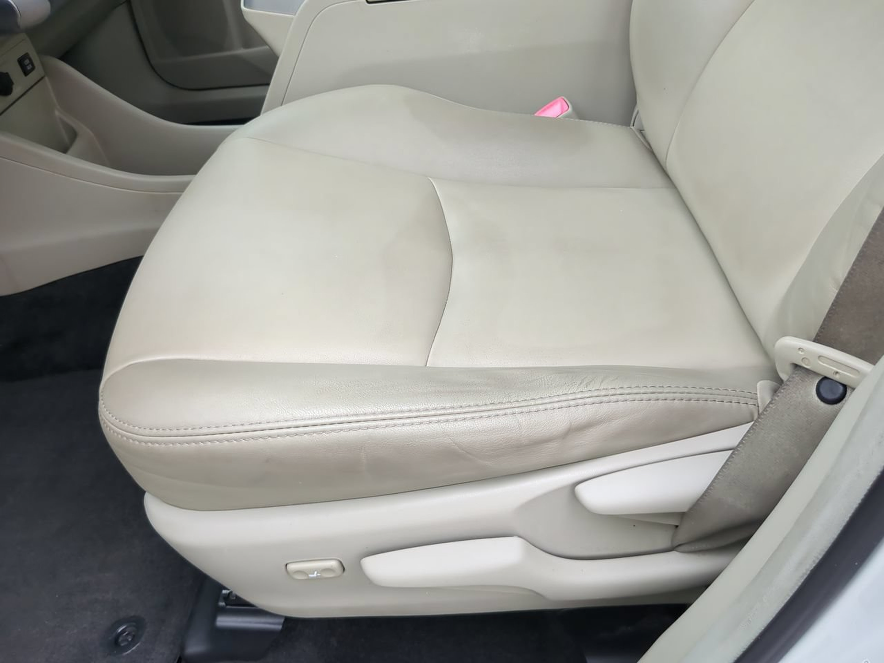 Used 2014 Toyota Prius V Five FWD image 15