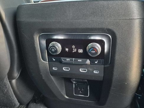Used 2024 GMC Yukon Denali Ultimate AWD/4WD image 25