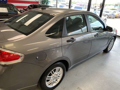 Used 2009 Ford Focus SE FWD image 12