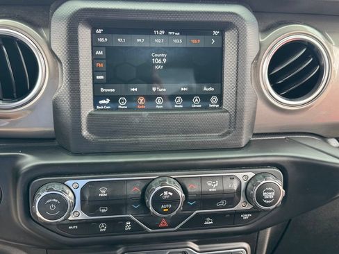 Used 2021 Jeep Gladiator Overland AWD/4WD image 32