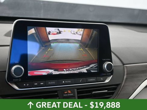 Used 2025 Nissan Altima 2.5 SV FWD image 29