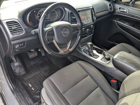 Used 2020 Jeep Grand Cherokee Laredo image 14