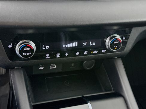 Used 2024 Mitsubishi Outlander SE AWD/4WD image 23