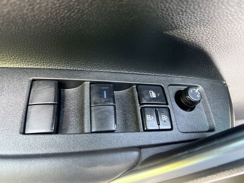 Used 2022 Toyota Corolla Cross LE AWD/4WD image 9