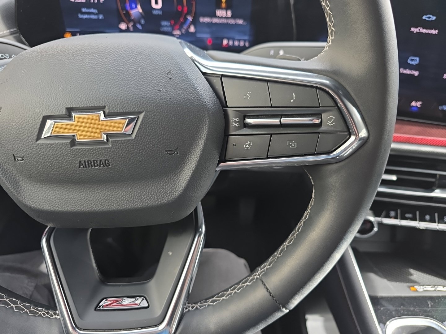 Used 2025 Chevrolet Traverse Z71 AWD/4WD image 10