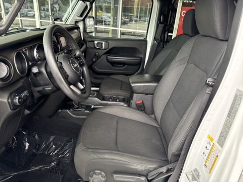 Used 2018 Jeep Wrangler Unlimited Sport image 16