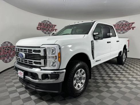 Used 2023 Ford F350 XLT AWD/4WD image 3