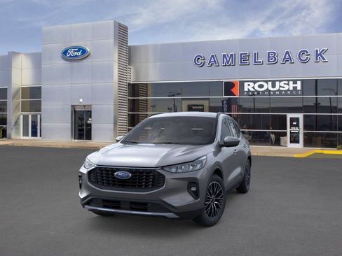New 2026 Ford Escape SE FWD image 2