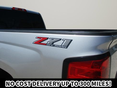 Used 2018 Chevrolet Silverado 1500 LT w/ Redline Edition AWD/4WD image 30