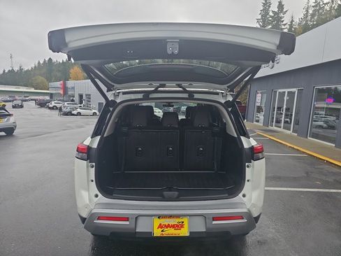 Certified 2023 Nissan Pathfinder SL w/ Lighting Package (N92) image 28