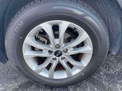 Used 2021 Kia Telluride LX FWD image 11