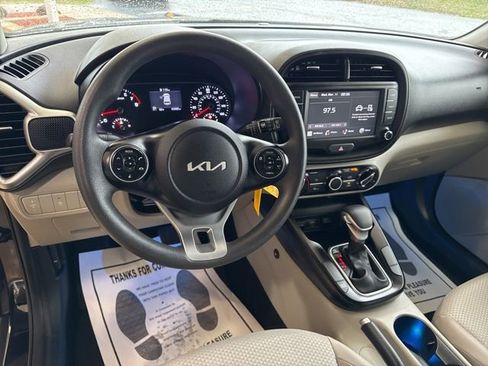 Used 2022 Kia Soul LX FWD image 16