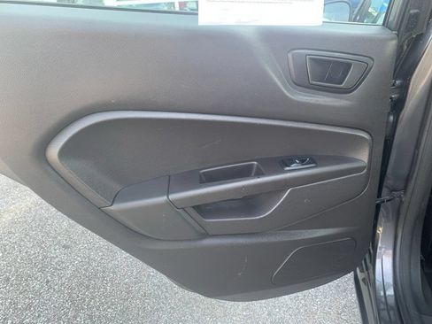 Used 2018 Ford Fiesta SE w/ Equipment Group 201A FWD image 17