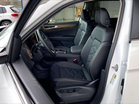 New 2026 Volkswagen Atlas SE FWD image 9